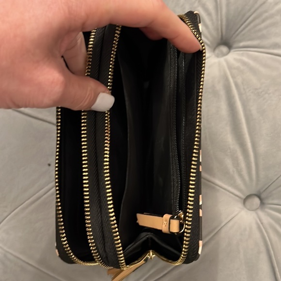 BRAND NEW MICHAEL KORS wristlet - Picture 3 of 3